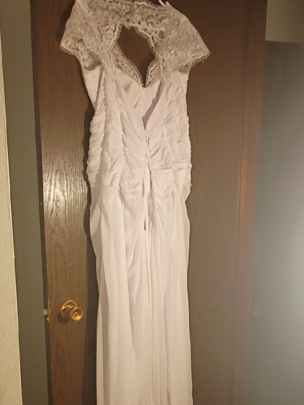 Elegant White Lace-Top Ruched Evening Dress